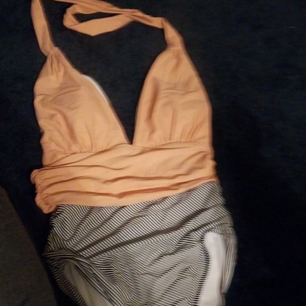 Excellent condition cupshe brand med bathing suit